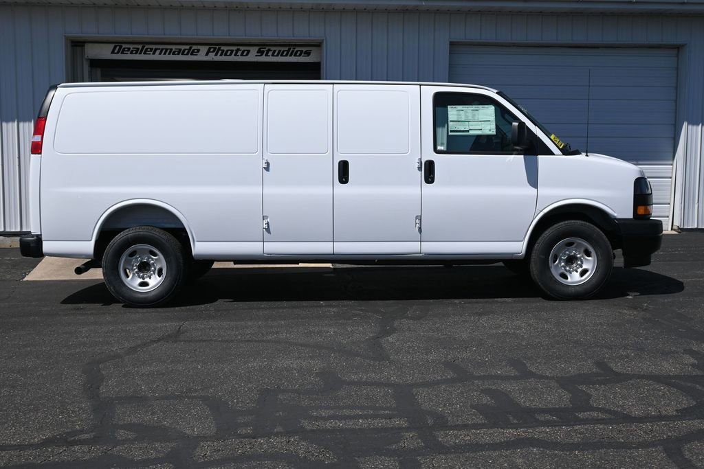 New 2026 GMC Savana 3500 Extended RWD image 3