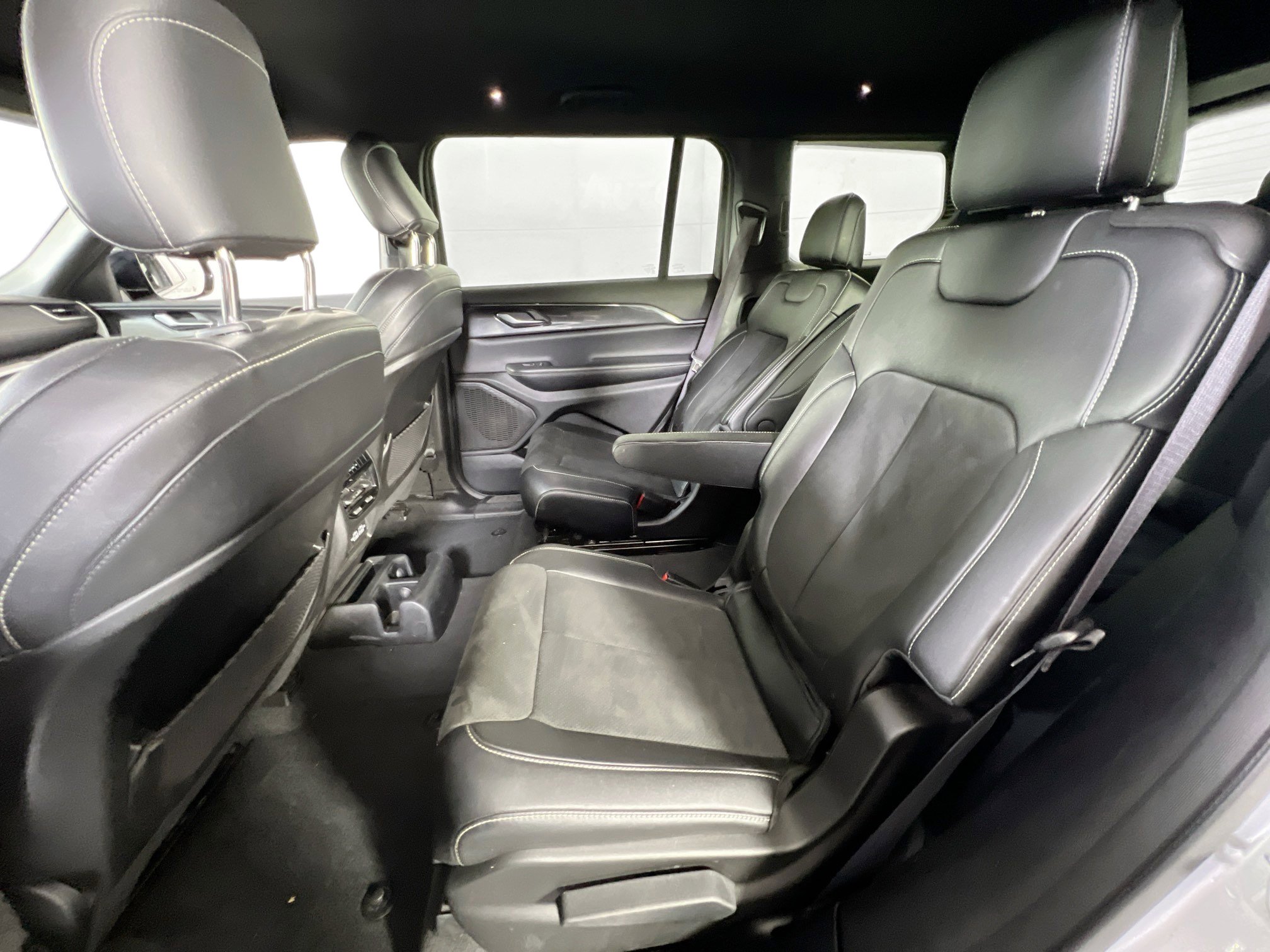 Used 2023 Jeep Grand Cherokee L Laredo AWD/4WD image 22