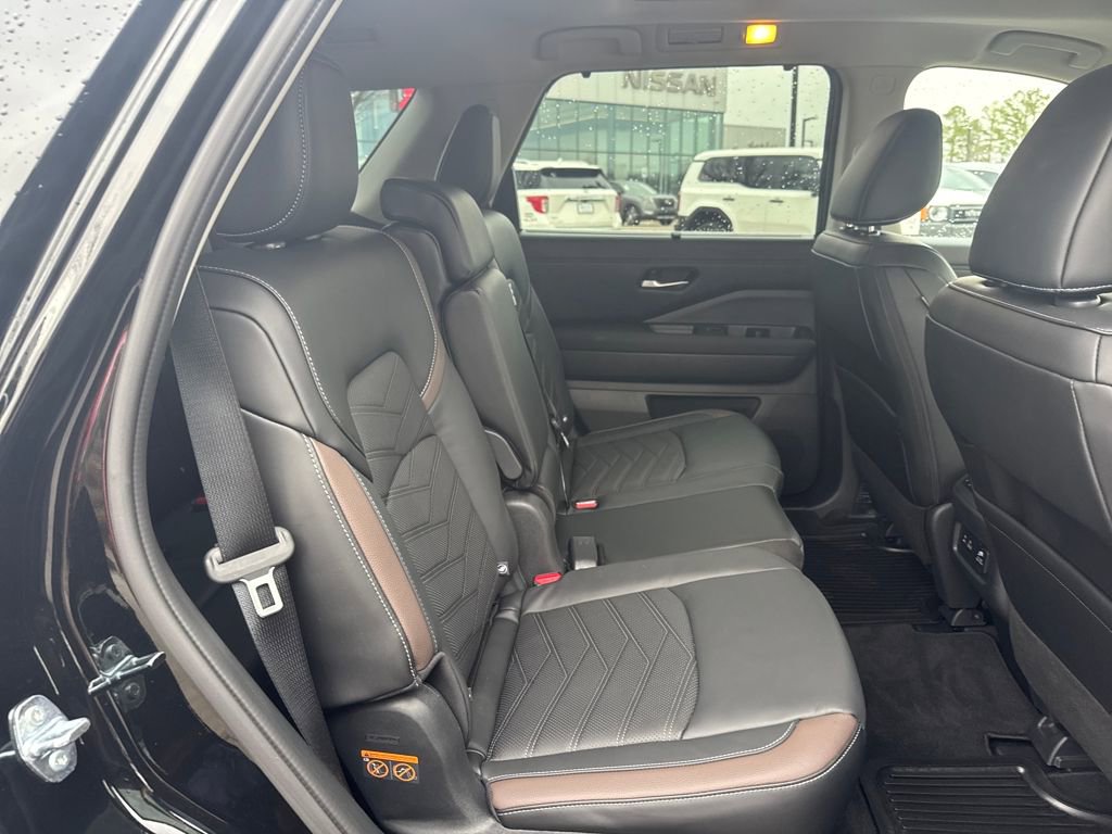 Used 2025 Nissan Pathfinder Platinum w/ Cargo Package image 41