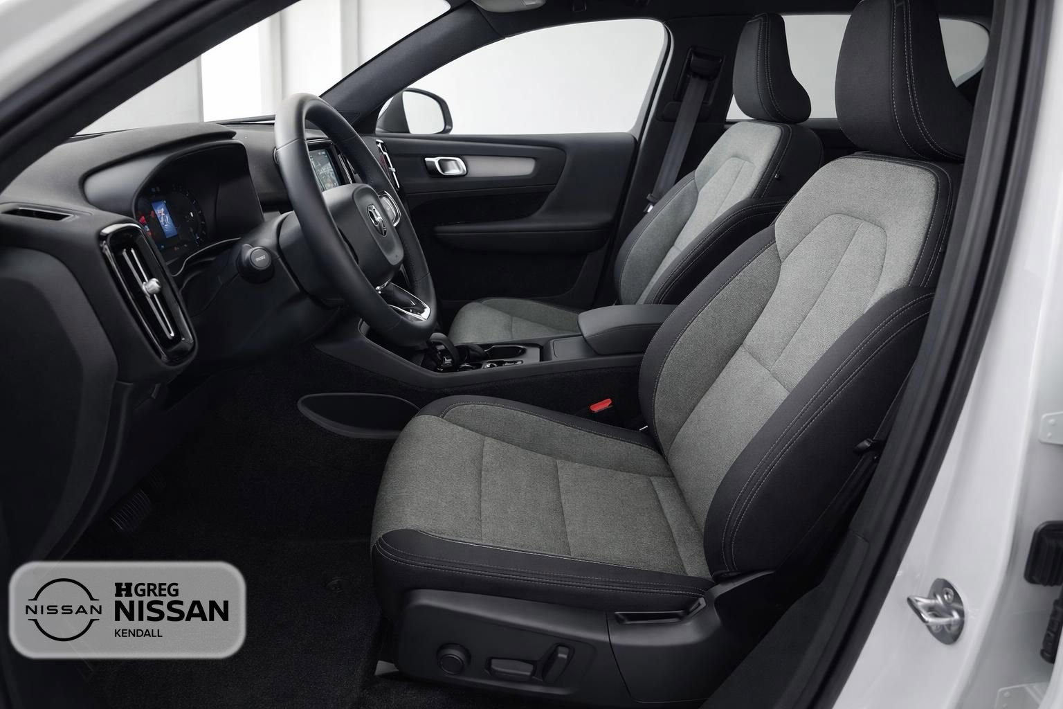 Used 2024 Volvo XC40 B5 Core AWD/4WD image 7
