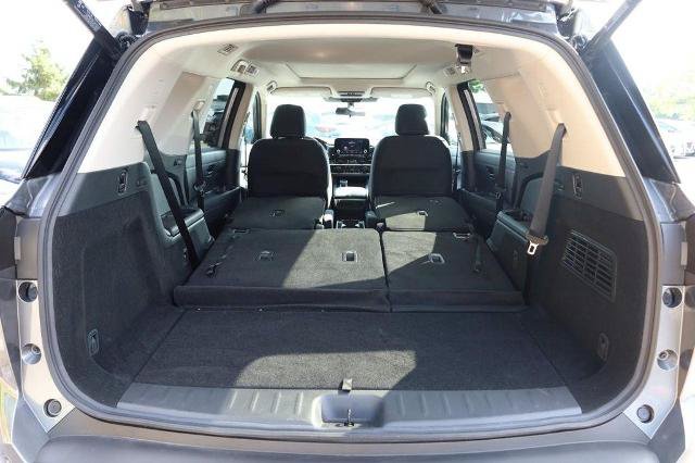 Certified 2025 Nissan Pathfinder SV w/ SV Premium Package FWD image 9