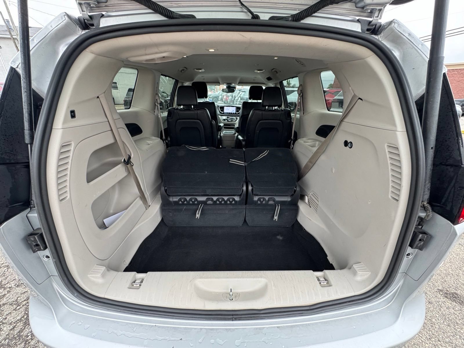 Used 2023 Chrysler Pacifica Touring-L FWD image 28