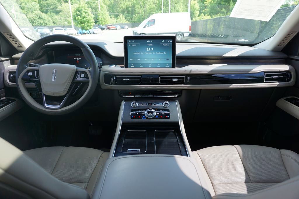 Used 2023 Lincoln Aviator Reserve w/ Equipment Group 201A AWD/4WD image 17