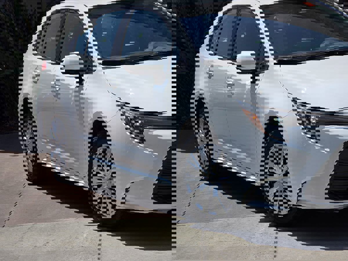 Used 2023 Toyota Corolla LE image 4