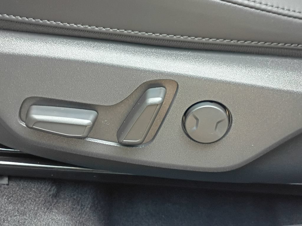 Certified 2025 Kia Niro FWD image 15