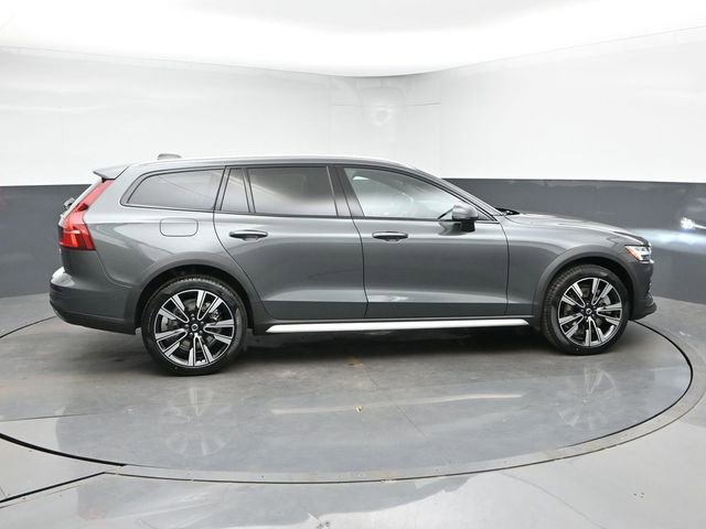 New 2026 Volvo V60 B5 Cross Country Ultra w/ Protection Package Premier AWD/4WD image 9