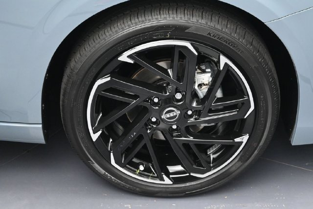 New 2026 Nissan Sentra SR w/ Floor Mat Package FWD image 6