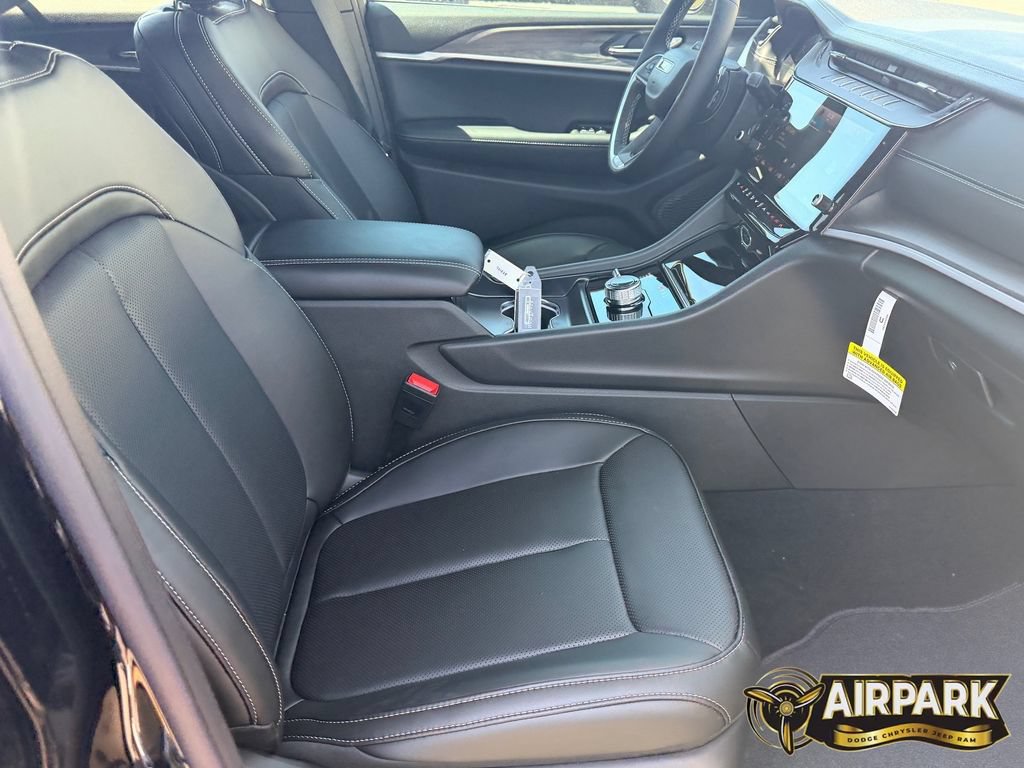 New 2026 Jeep Grand Cherokee Limited w/ Luxury Tech Group II AWD/4WD image 11