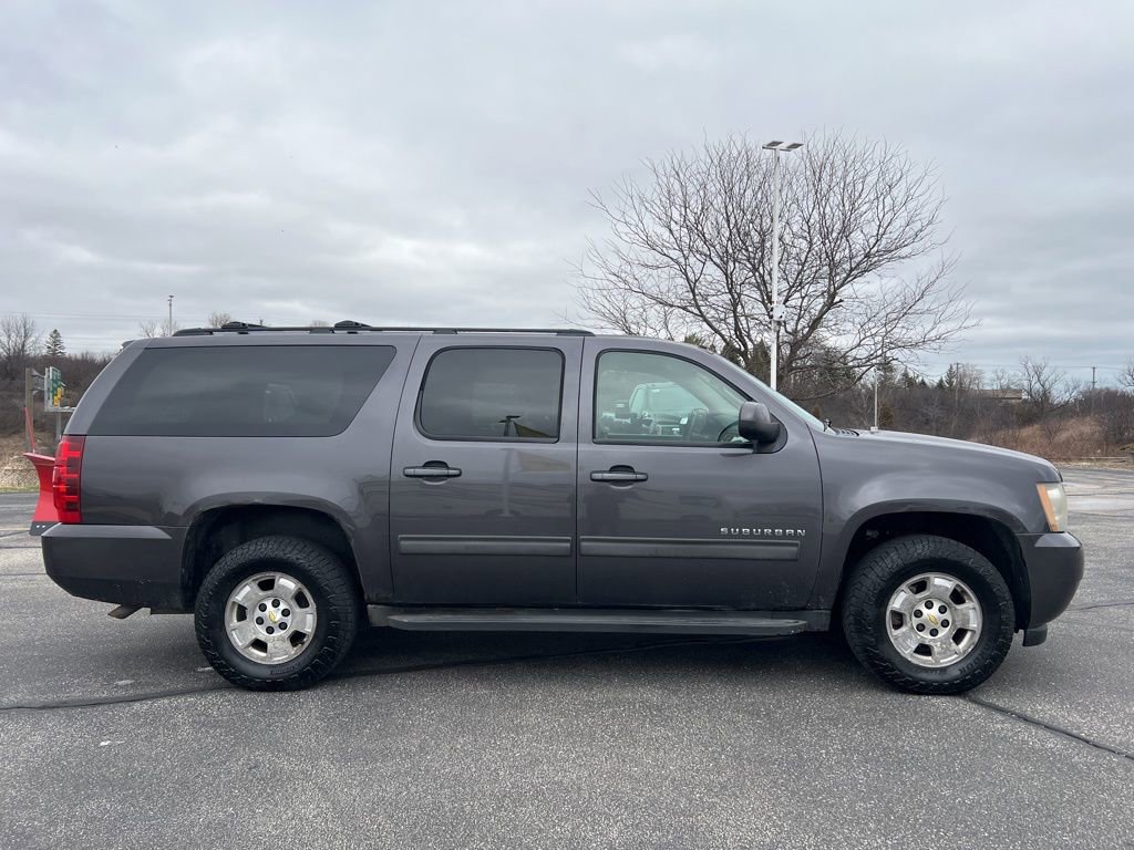 Used 2011 Chevrolet Suburban LT image 3