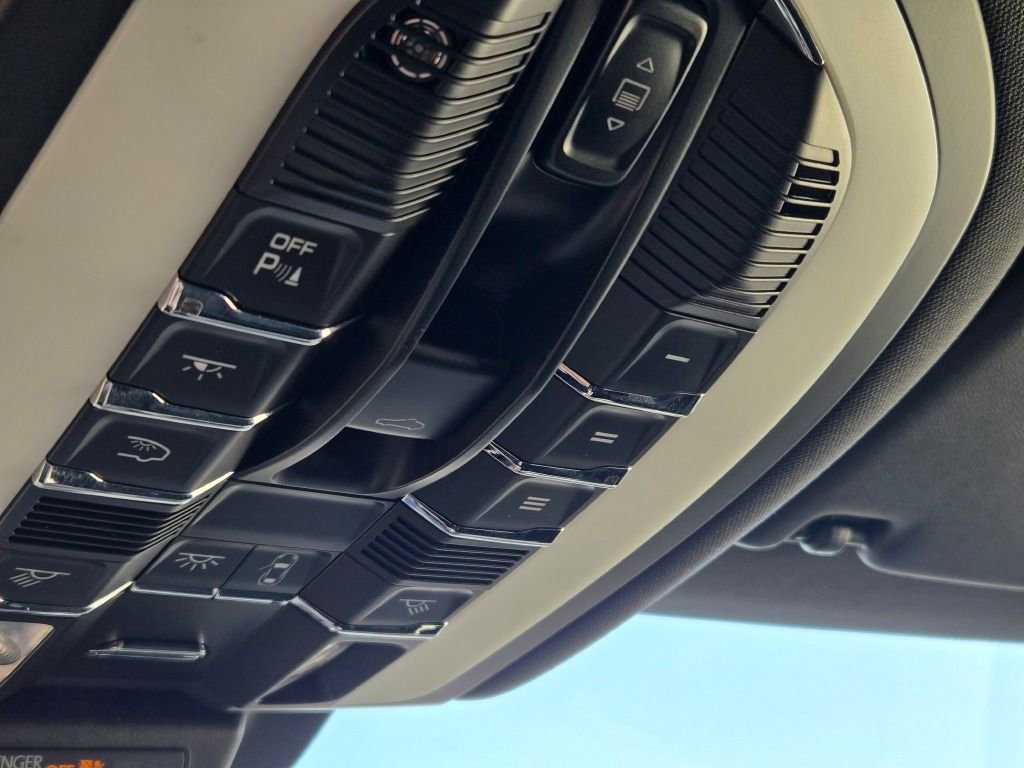 Certified 2024 Porsche Macan image 26