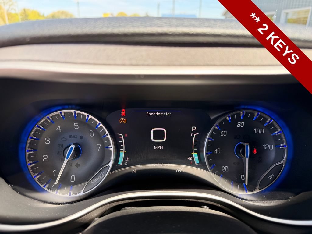 Used 2021 Chrysler Pacifica Touring-L FWD image 21
