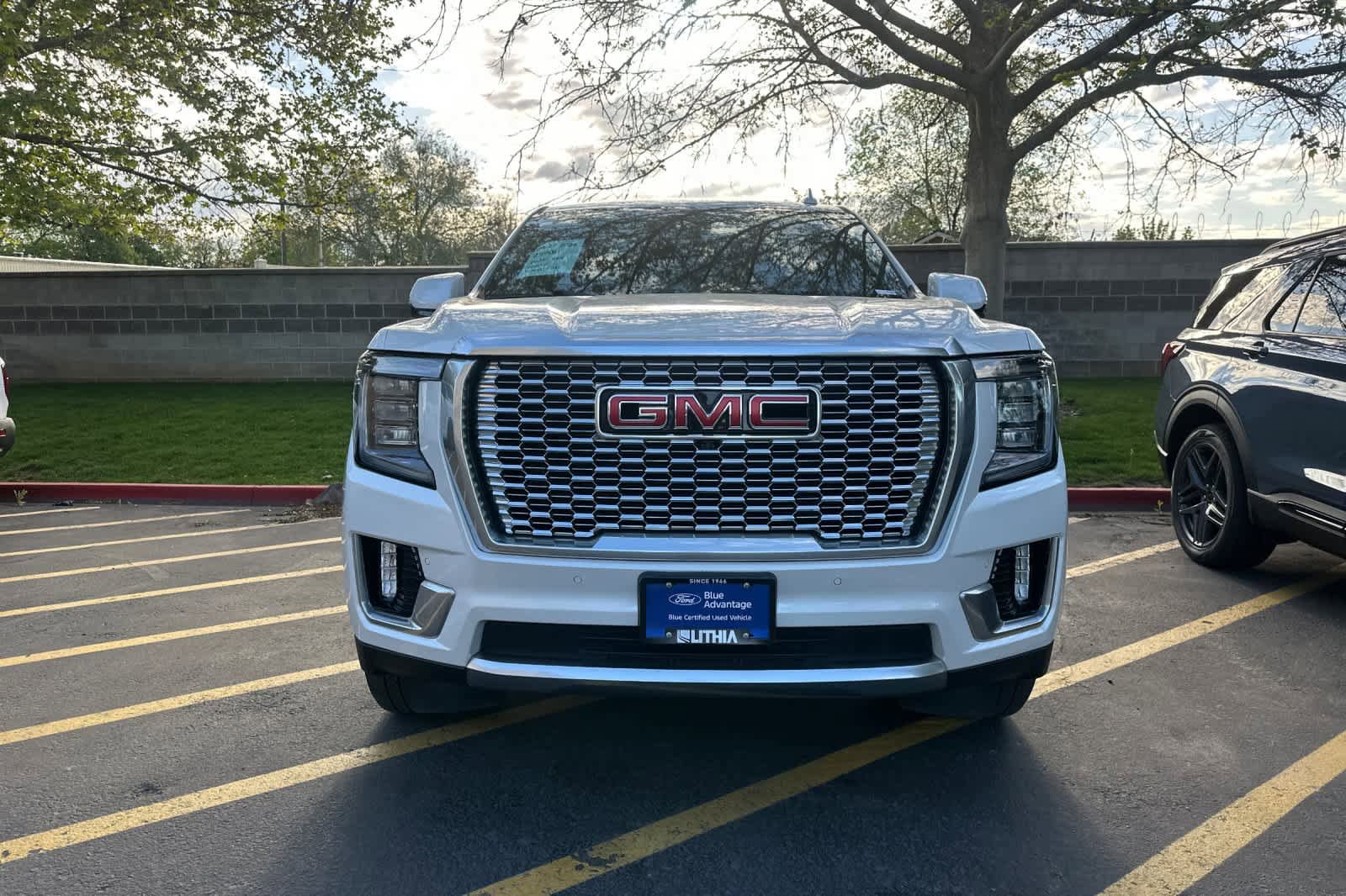 Used 2021 GMC Yukon Denali w/ Denali Ultimate Package AWD/4WD image 2