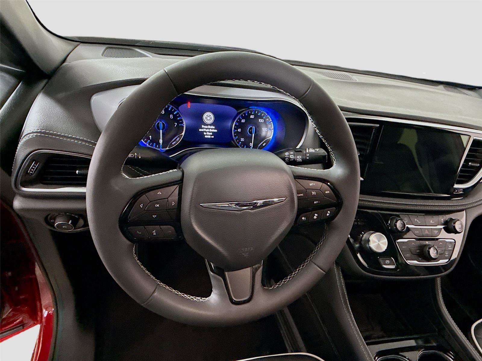 Used 2025 Chrysler Pacifica Limited image 5