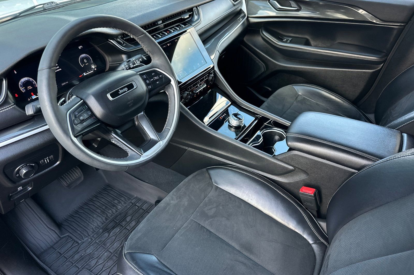 Used 2023 Jeep Grand Cherokee Altitude image 10