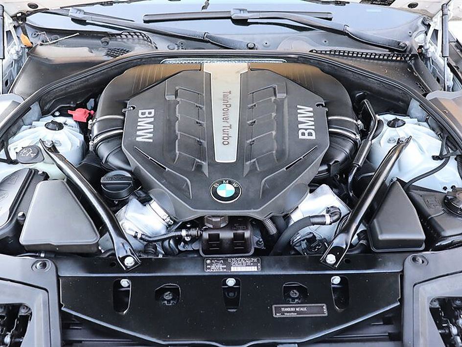 Used 2011 BMW 550i Sedan image 40