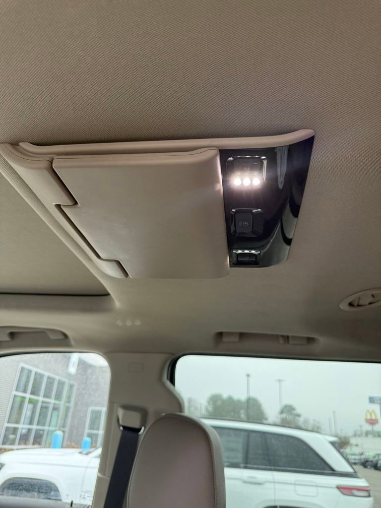 Used 2020 GMC Yukon XL SLT w/ Premium Edition image 15