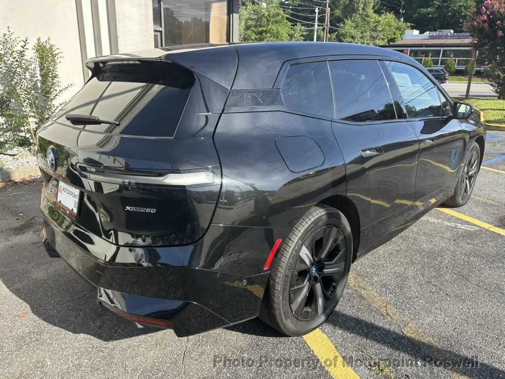 Used 2024 BMW iX xDrive50 w/ Premium Package AWD/4WD image 5