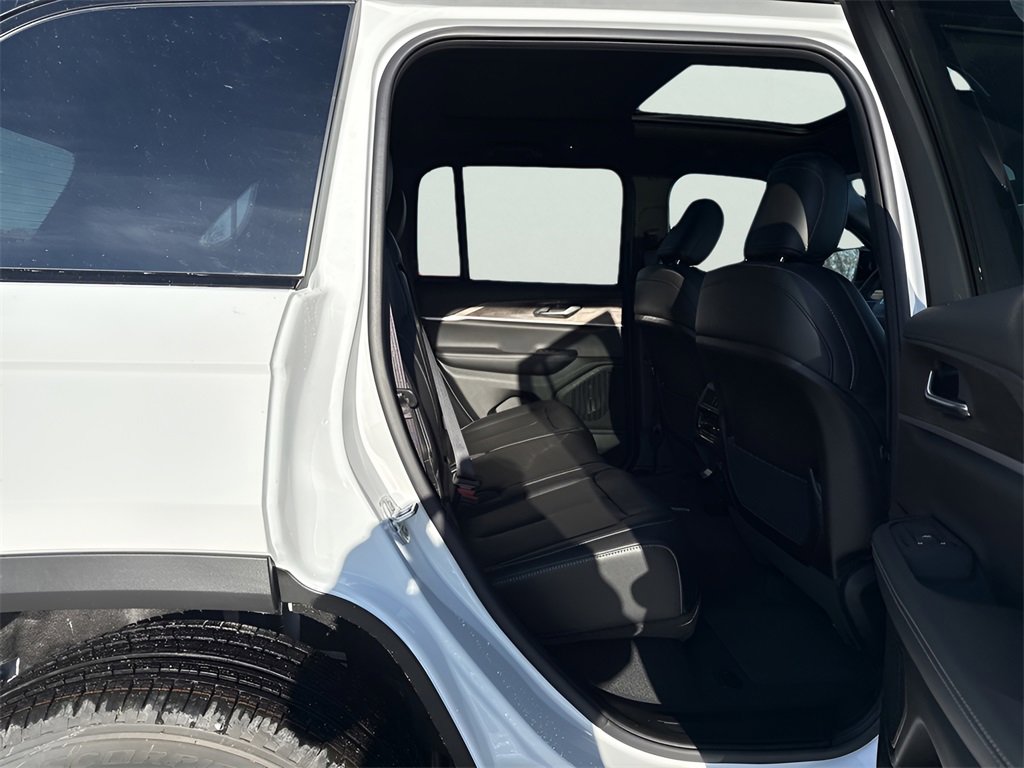 New 2025 Jeep Grand Cherokee Limited image 12