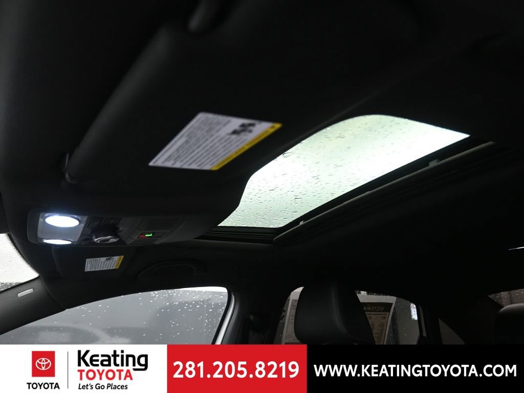 Used 2022 Volkswagen Passat 2.0T R-Line image 11