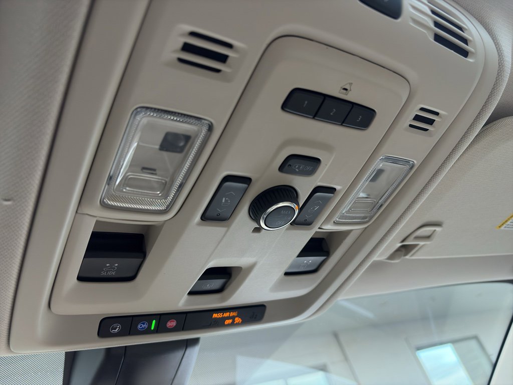 Used 2022 GMC Yukon Denali w/ Denali Premium Package image 30