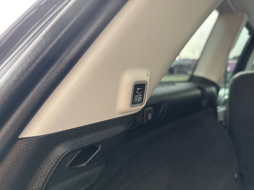 Used 2022 Jeep Grand Cherokee Overland w/ Luxury Tech Group IV image 9