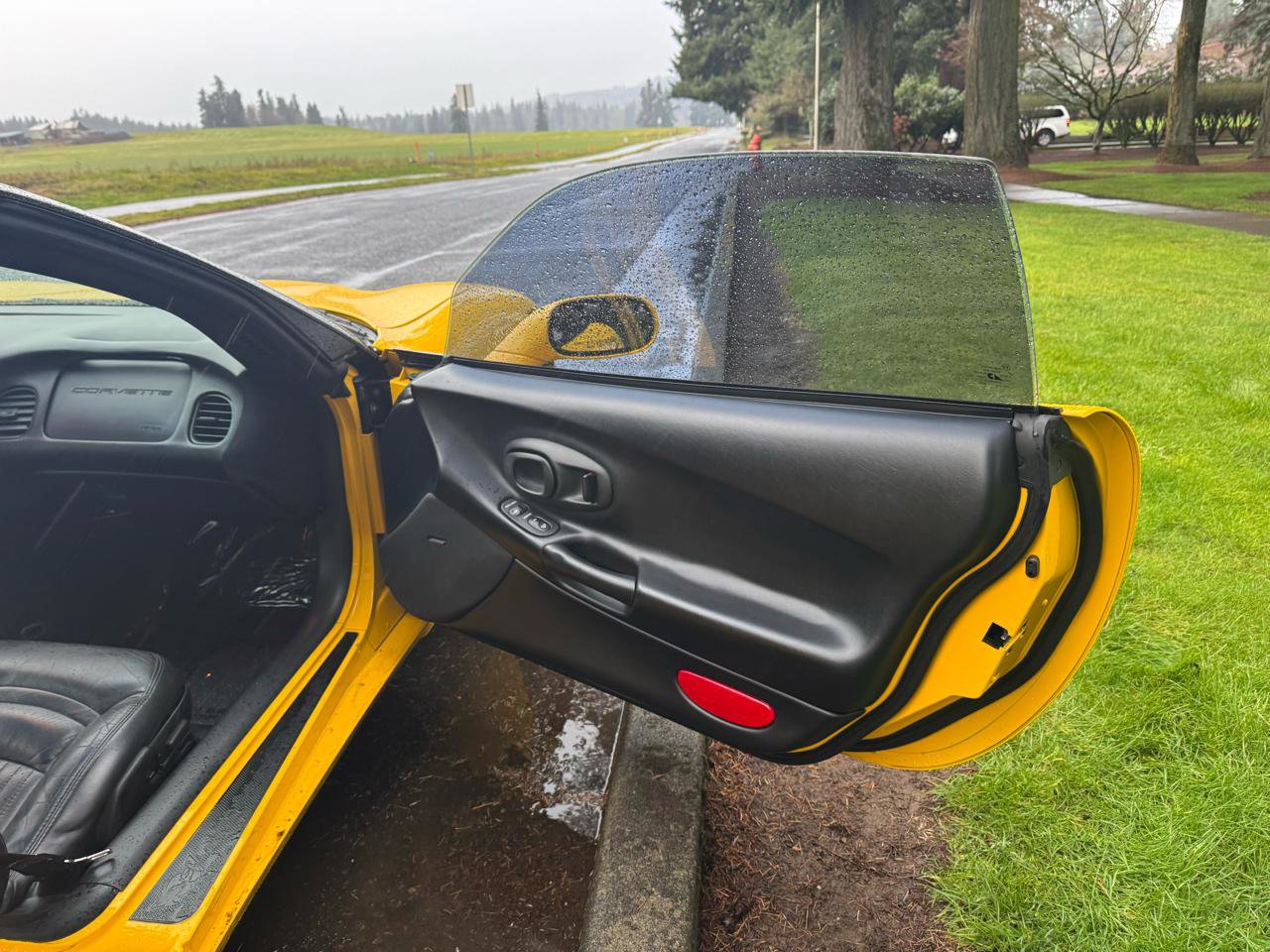 Used 2000 Chevrolet Corvette Coupe w/ Memory Pkg image 22