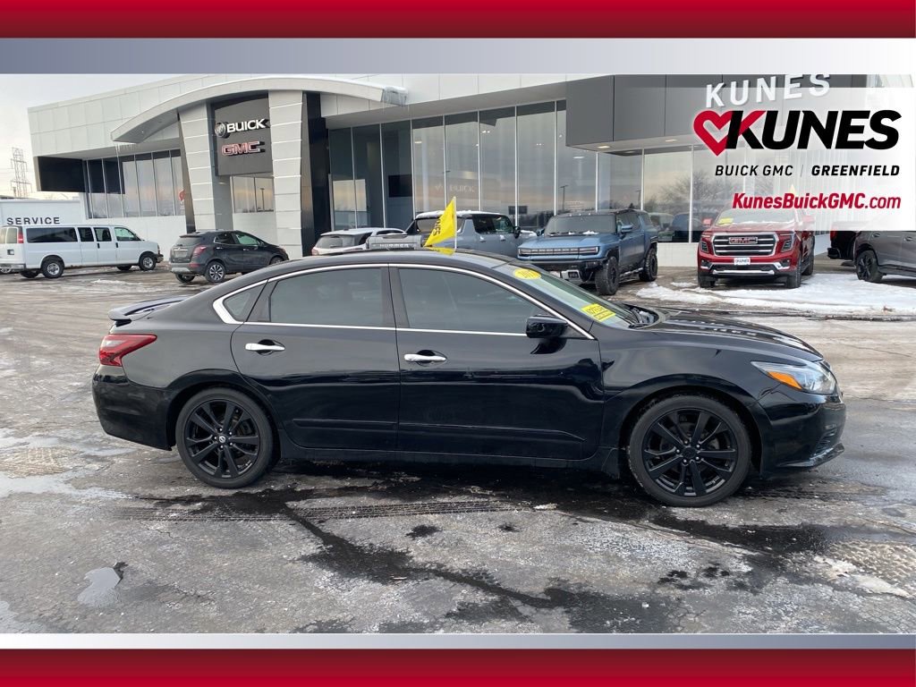 Used 2017 Nissan Altima 2.5 SR w/ Midnight Edition Package image 4