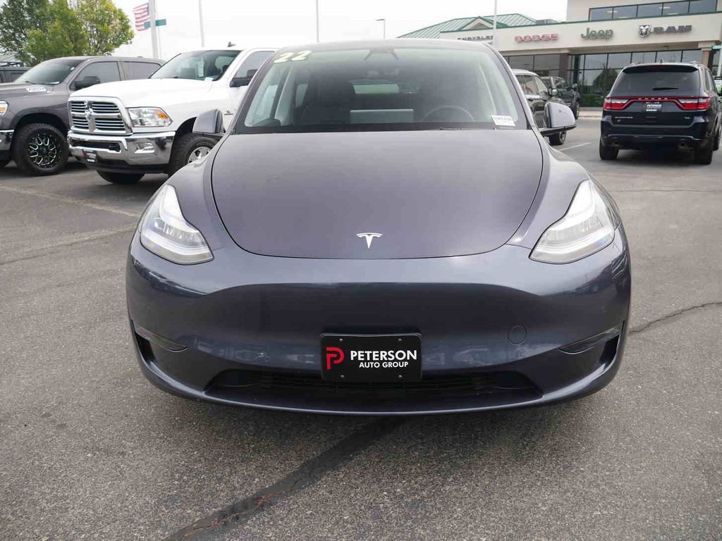 Used 2022 Tesla Model Y Long Range AWD/4WD image 3