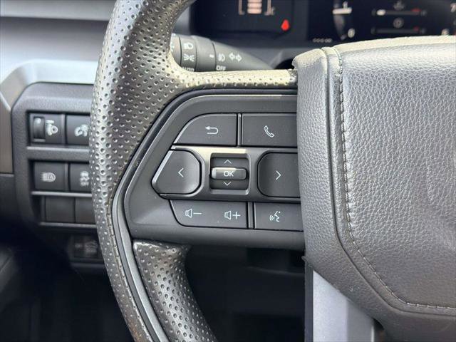 Certified 2025 Toyota Tacoma SR5 AWD/4WD image 8