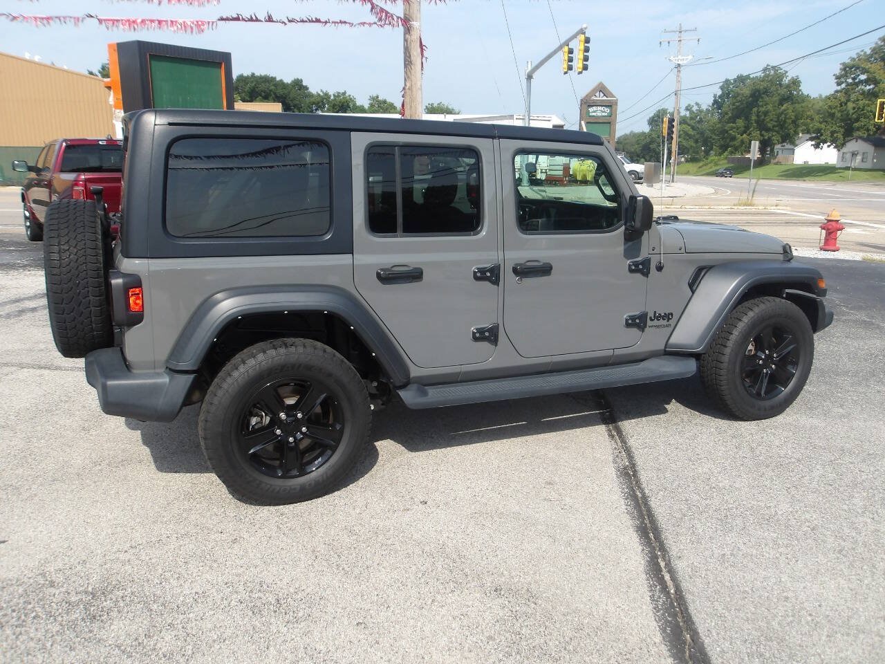 Used 2021 Jeep Wrangler Unlimited Sport AWD/4WD image 4