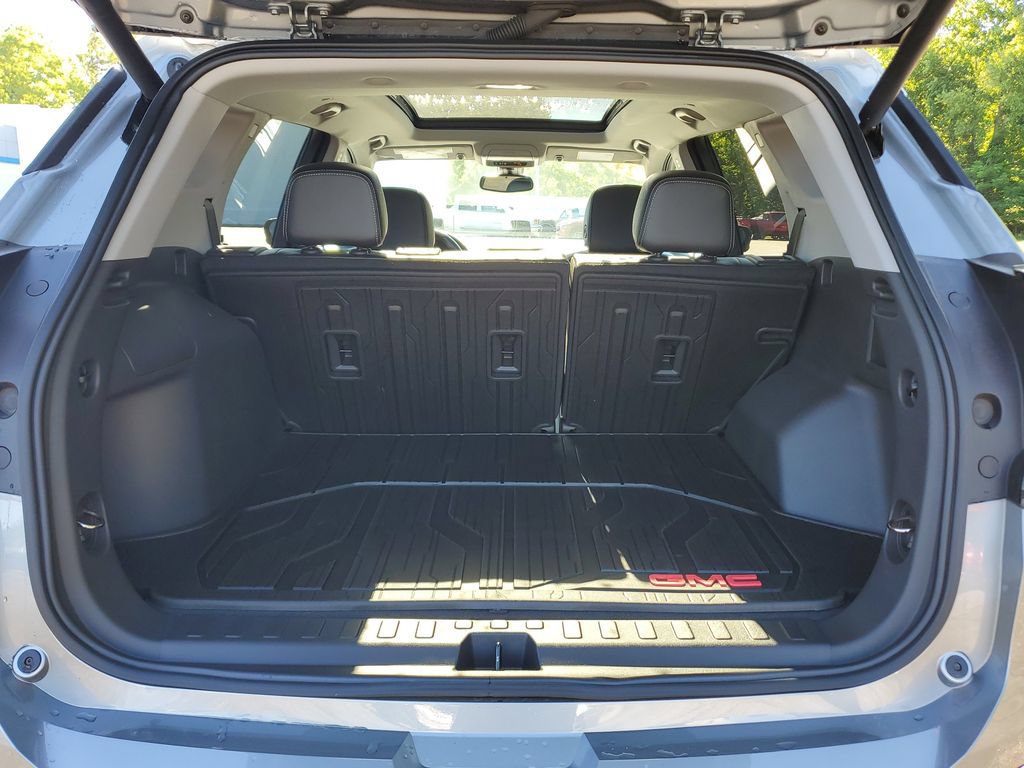 Used 2024 GMC Terrain SLT w/ LPO, Floor Liner Package AWD/4WD image 7