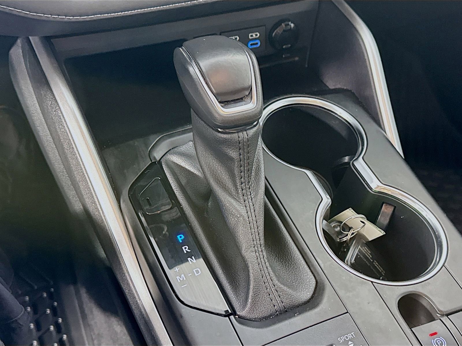 Used 2022 Toyota Highlander XLE AWD/4WD image 14