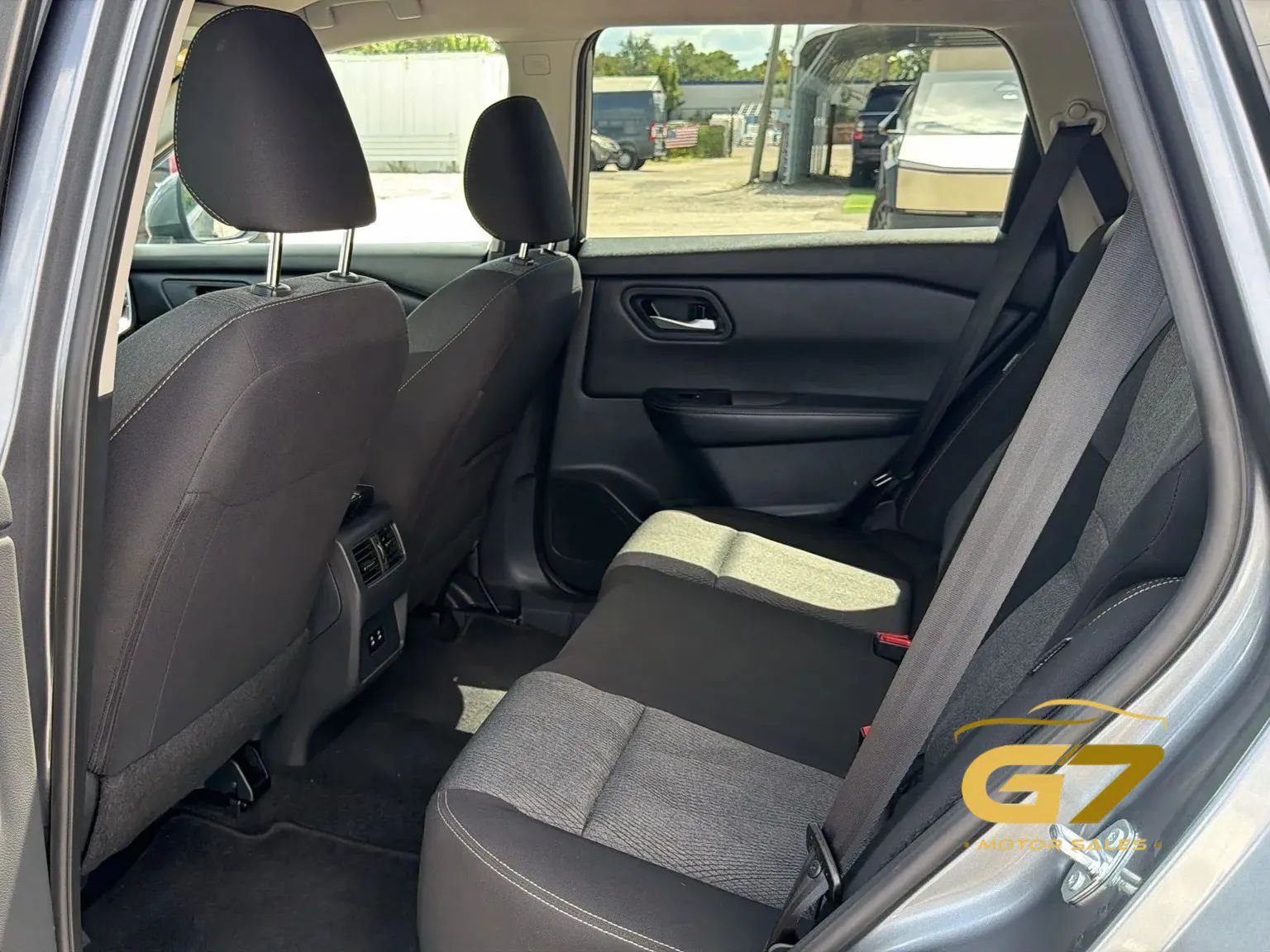 Used 2025 Nissan Rogue SV FWD image 13