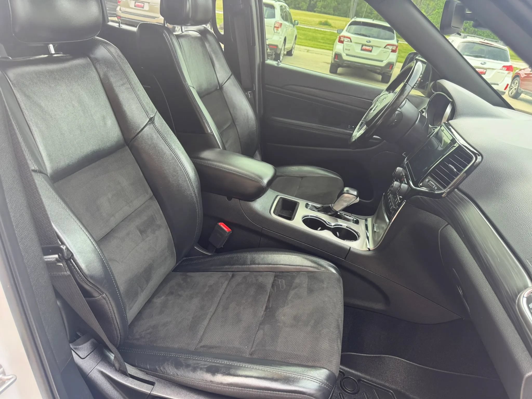 Used 2021 Jeep Grand Cherokee Laredo X AWD/4WD image 12