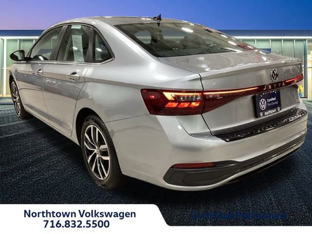 Used 2025 Volkswagen Jetta SE w/ Sunroof Package image 3