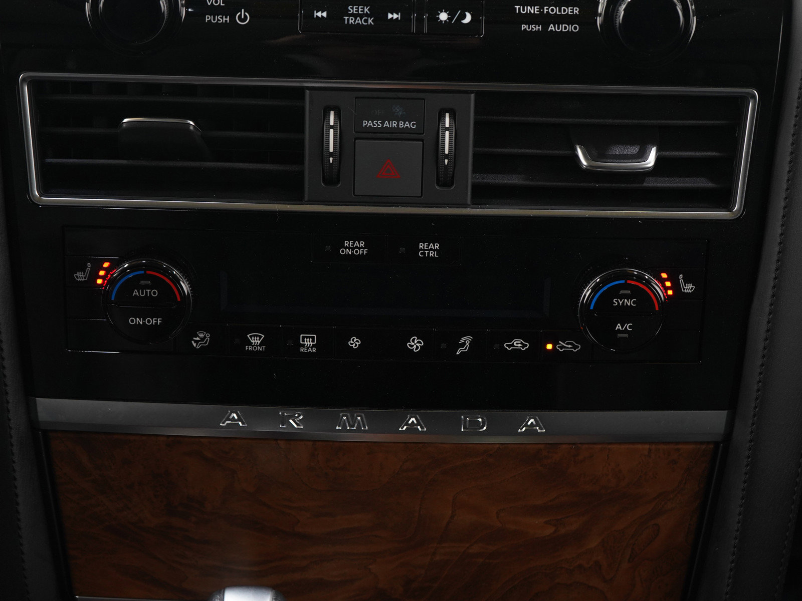 Used 2024 Nissan Armada SL image 19