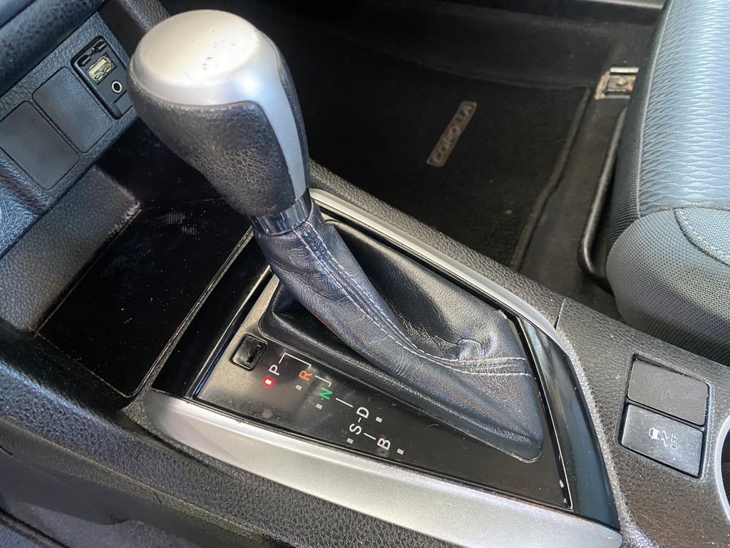 Used 2019 Toyota Corolla LE FWD image 17