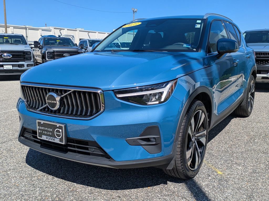 Certified 2023 Volvo XC40 B5 Plus w/ Driver Assist Package AWD/4WD image 8