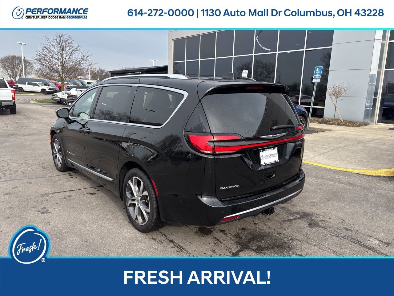 Used 2025 Chrysler Pacifica Pinnacle w/ Trailer Tow Group image 6