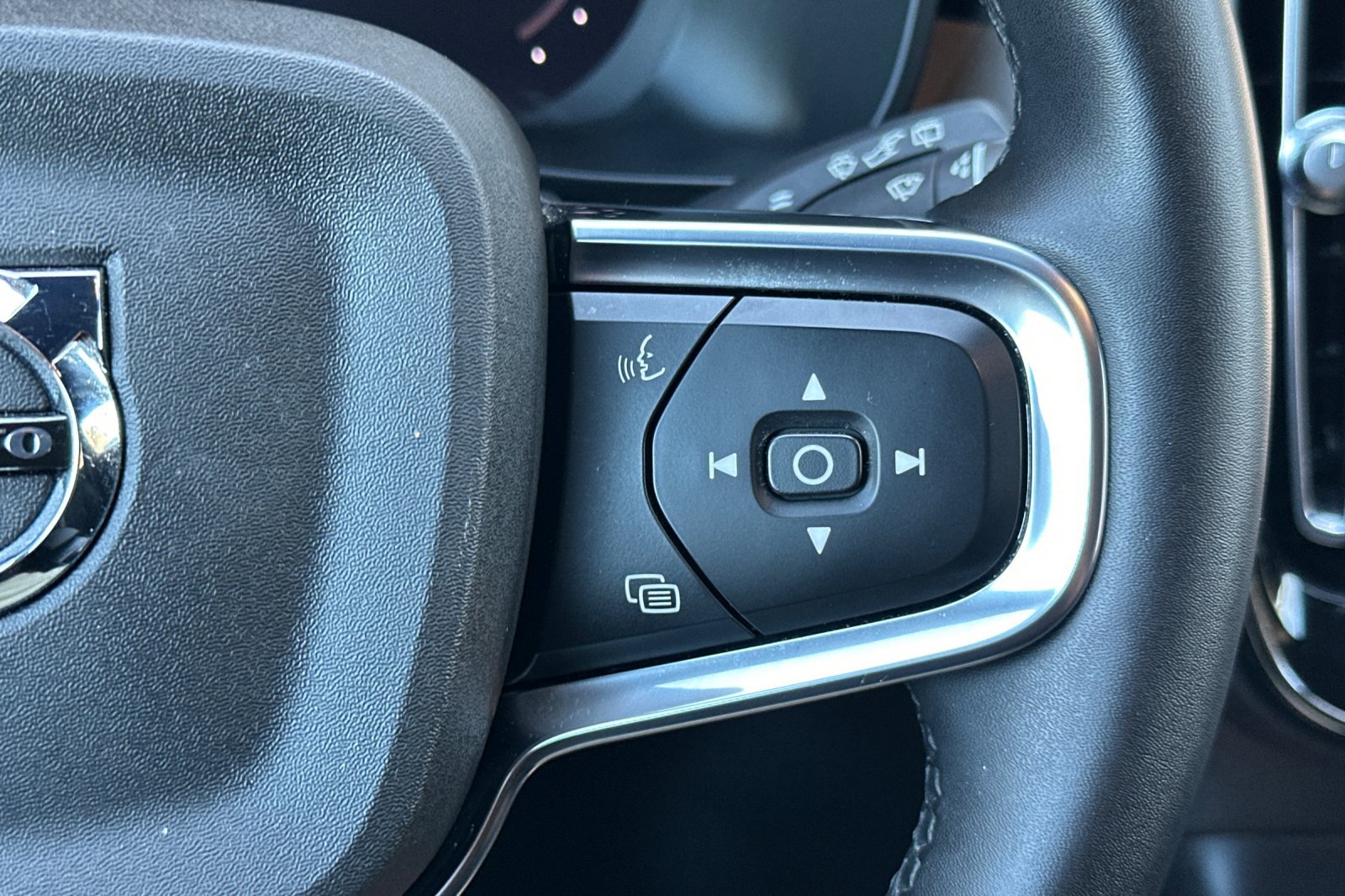 Certified 2023 Volvo XC40 Recharge Plus w/ Protection Package Premier AWD/4WD image 28