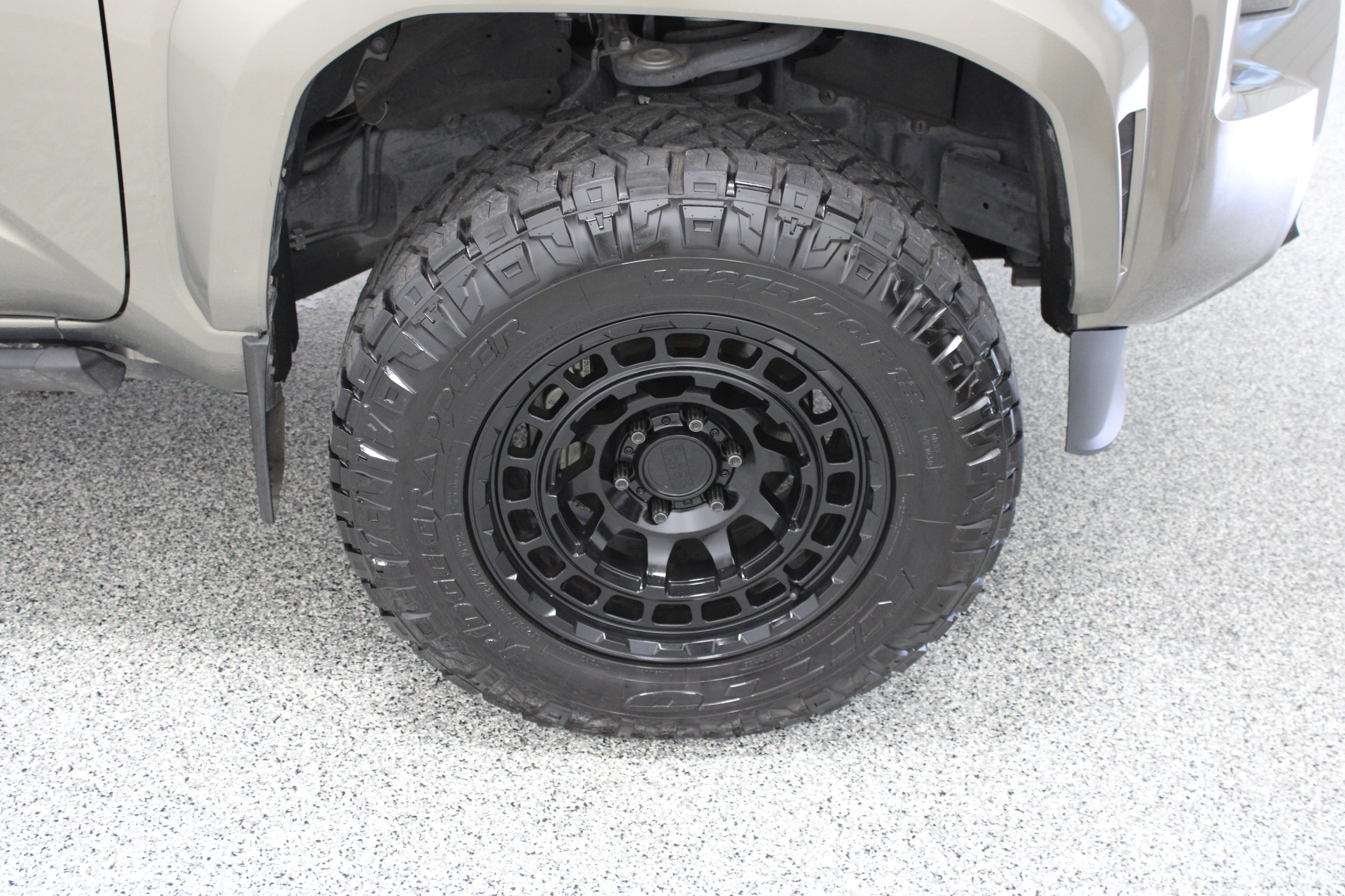 Used 2024 Toyota Tacoma TRD Sport AWD/4WD image 5