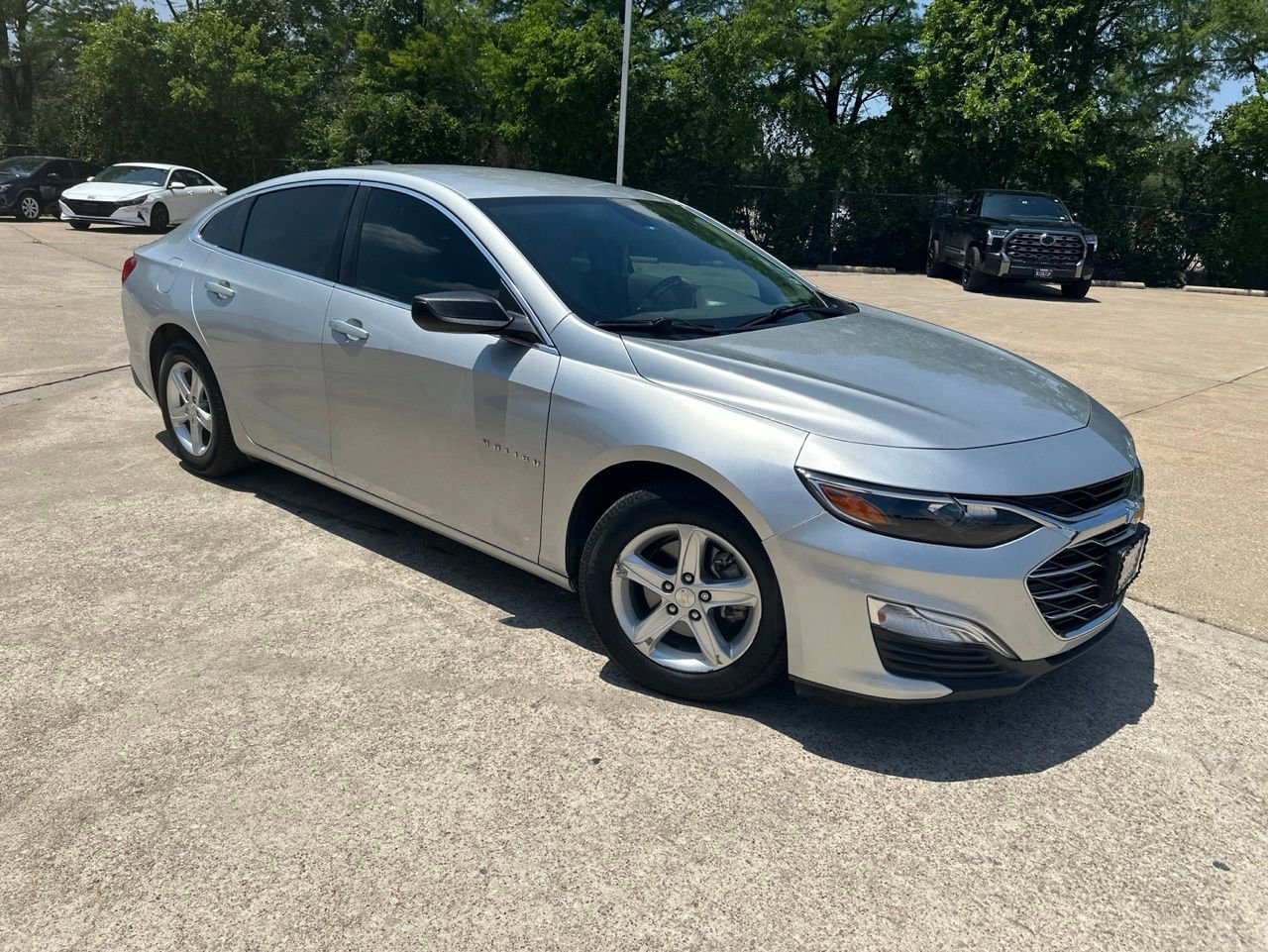 Used 2020 Chevrolet Malibu LS FWD image 2