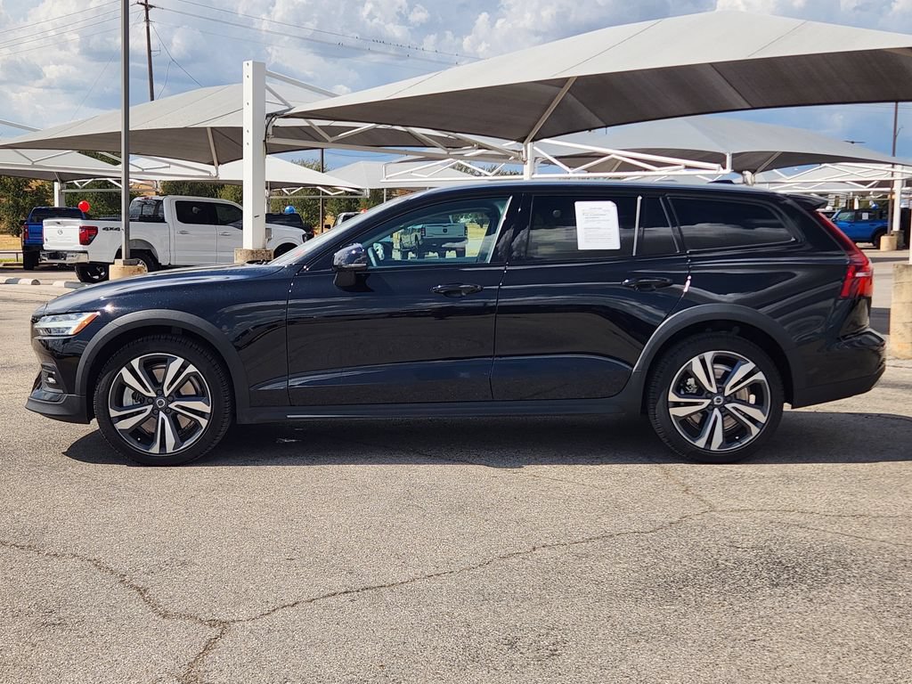 Used 2025 Volvo V60 B5 Cross Country Plus AWD/4WD image 4