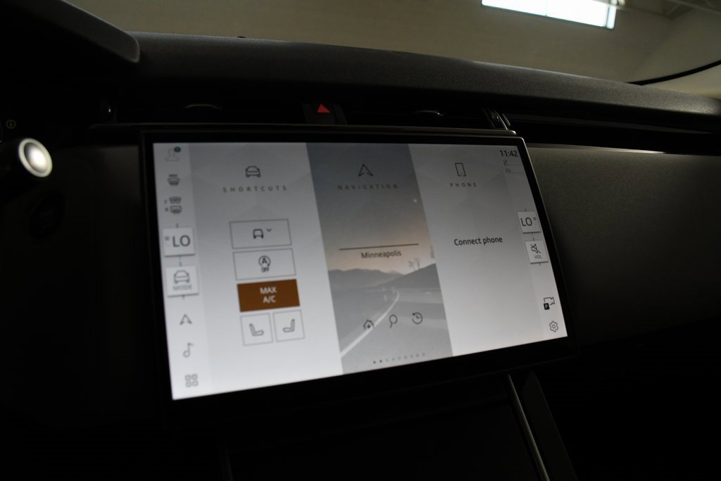 Used 2025 Land Rover Range Rover Velar Dynamic SE image 32