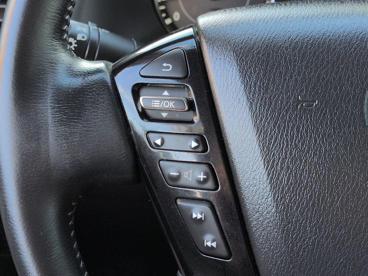 Used 2021 Nissan Armada SL w/ Captain's Chairs Package RWD image 26