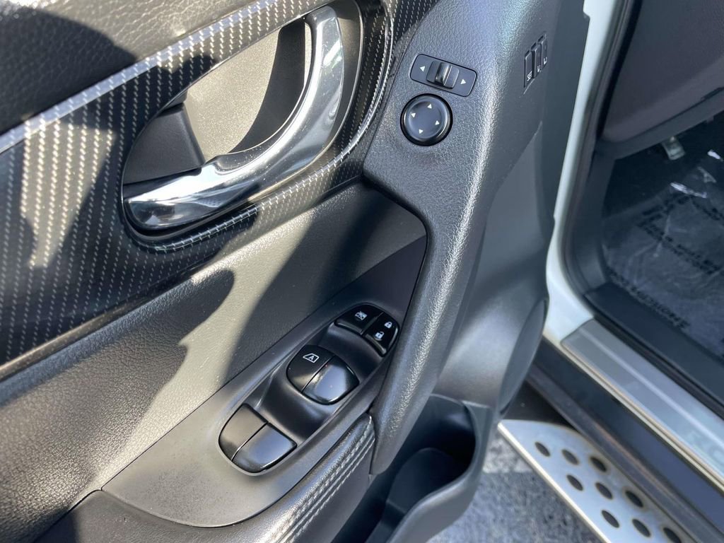 Used 2017 Nissan Rogue SL w/ SL Premium Package image 27