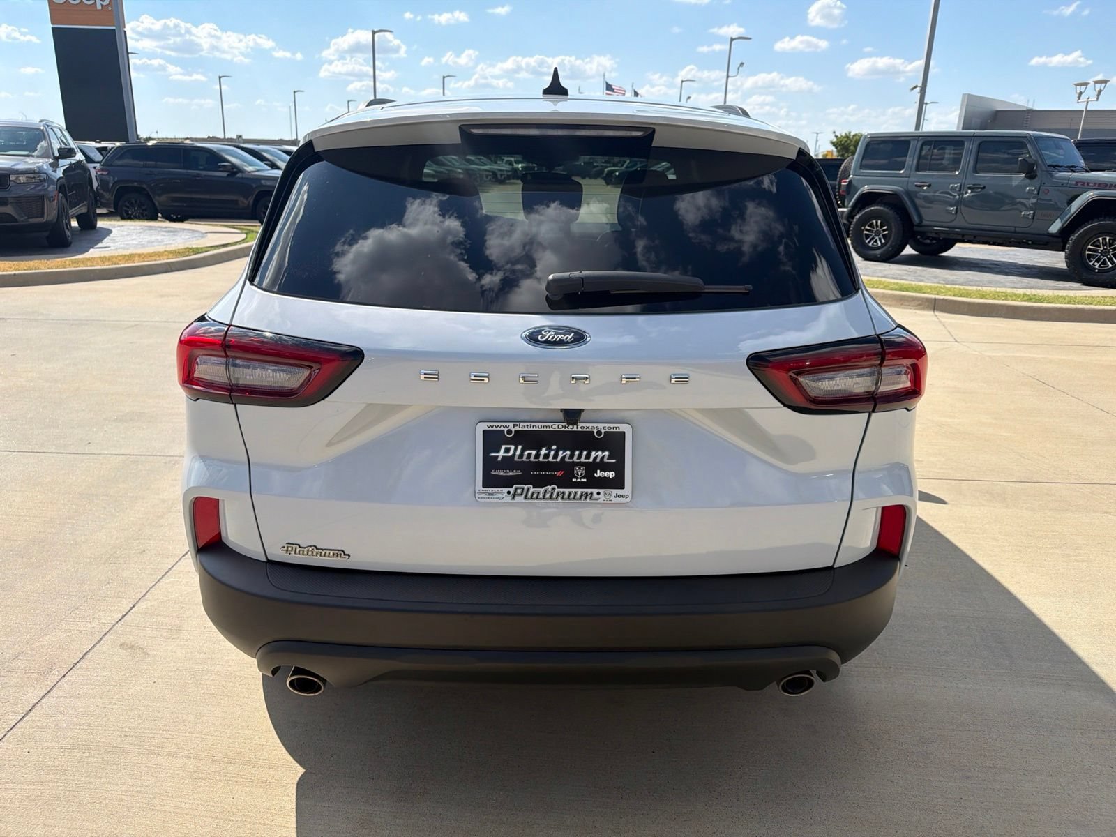 Used 2025 Ford Escape ST-Line FWD image 4