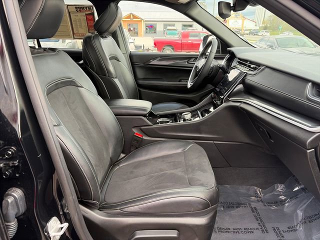 Used 2023 Jeep Grand Cherokee Altitude AWD/4WD image 24