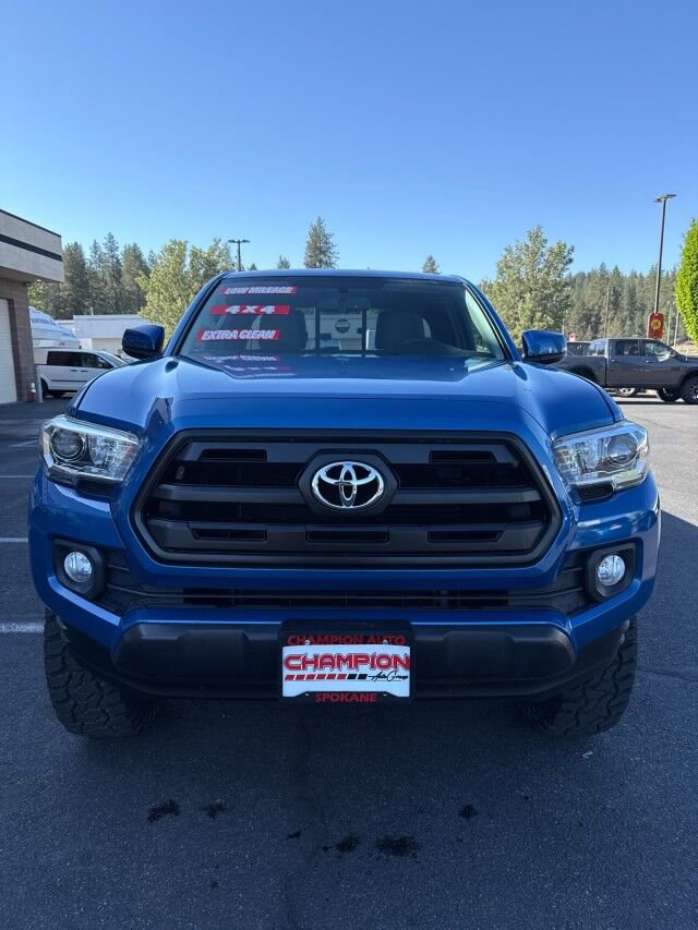Used 2017 Toyota Tacoma SR5 w/ Tow Package AWD/4WD image 3