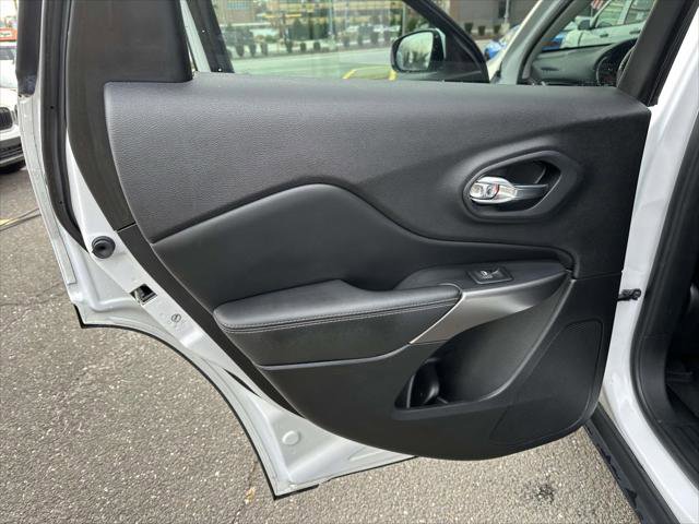 Used 2021 Jeep Cherokee Limited image 16